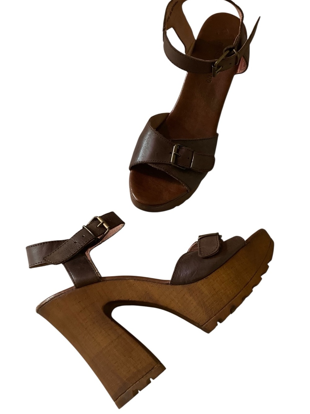 MUSSE & CLOUD Noemi Buckle Lug Wood Brown  Leather Sandal